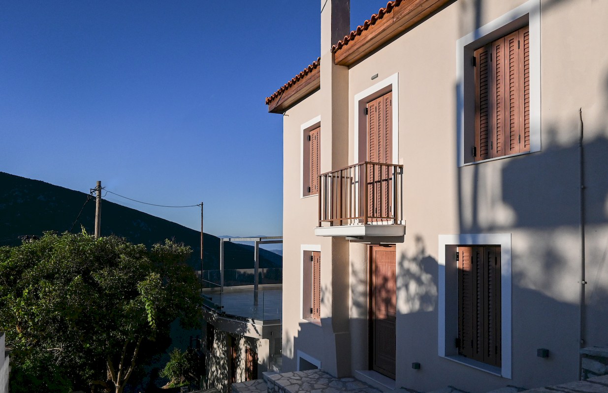 Spacious room at Komody Apartments Delphi Greece